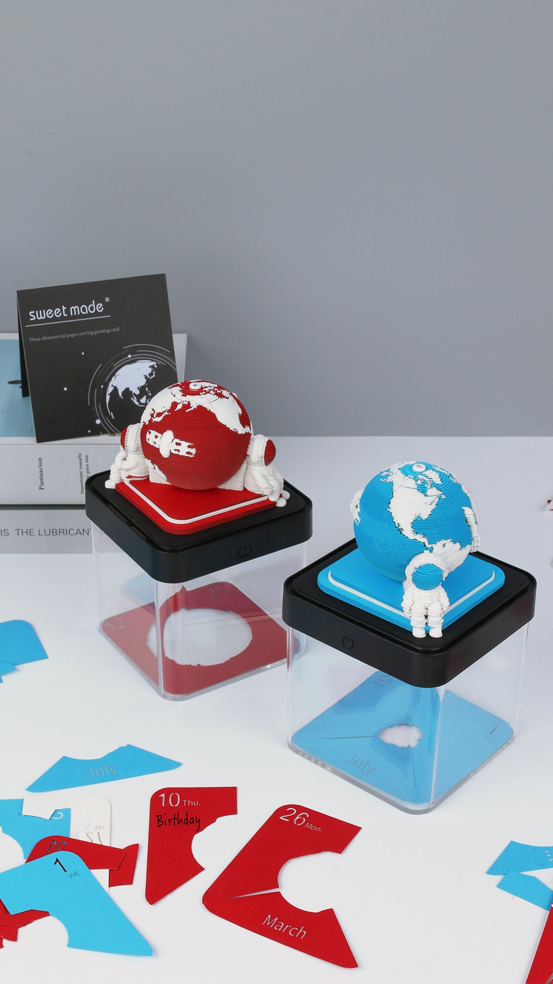 Red Astronaut Panorama memo pad（calendar 2025）