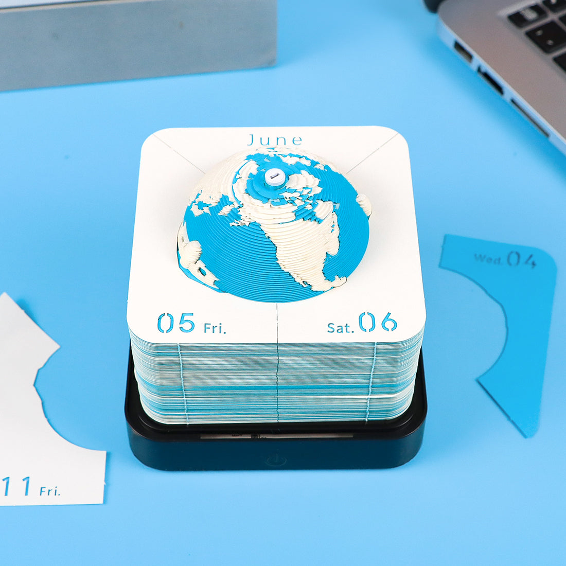 Earth Model Hand Torn Memo Pad 3D Calendar (Black Base）