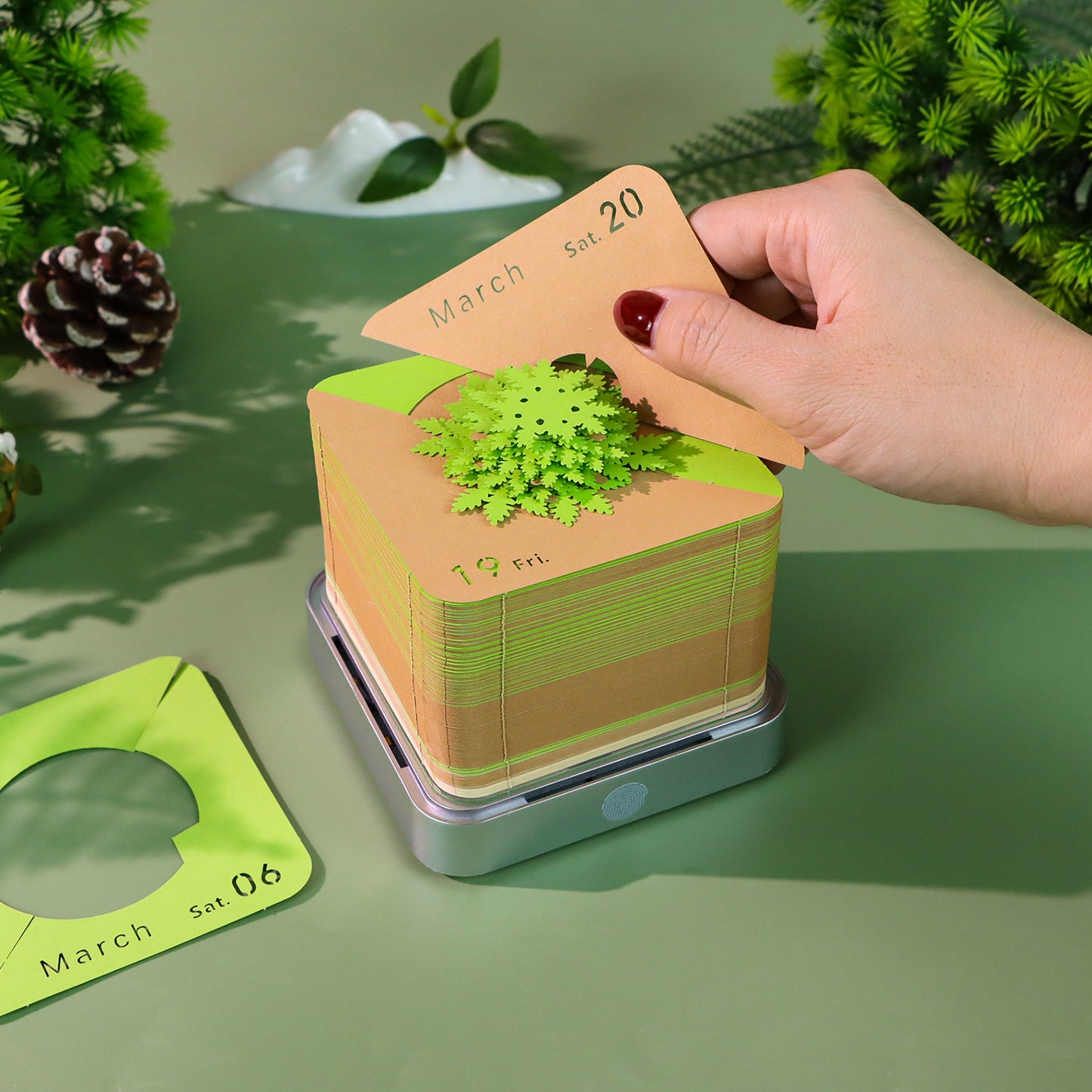 Oak Tree Model Hand Tear off 3D Calendar Memo Pad With Light